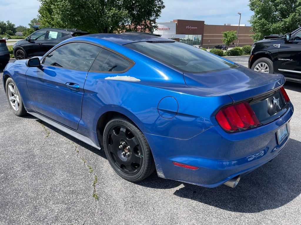 Used 2017 Ford Mustang Coupe RWD image 4