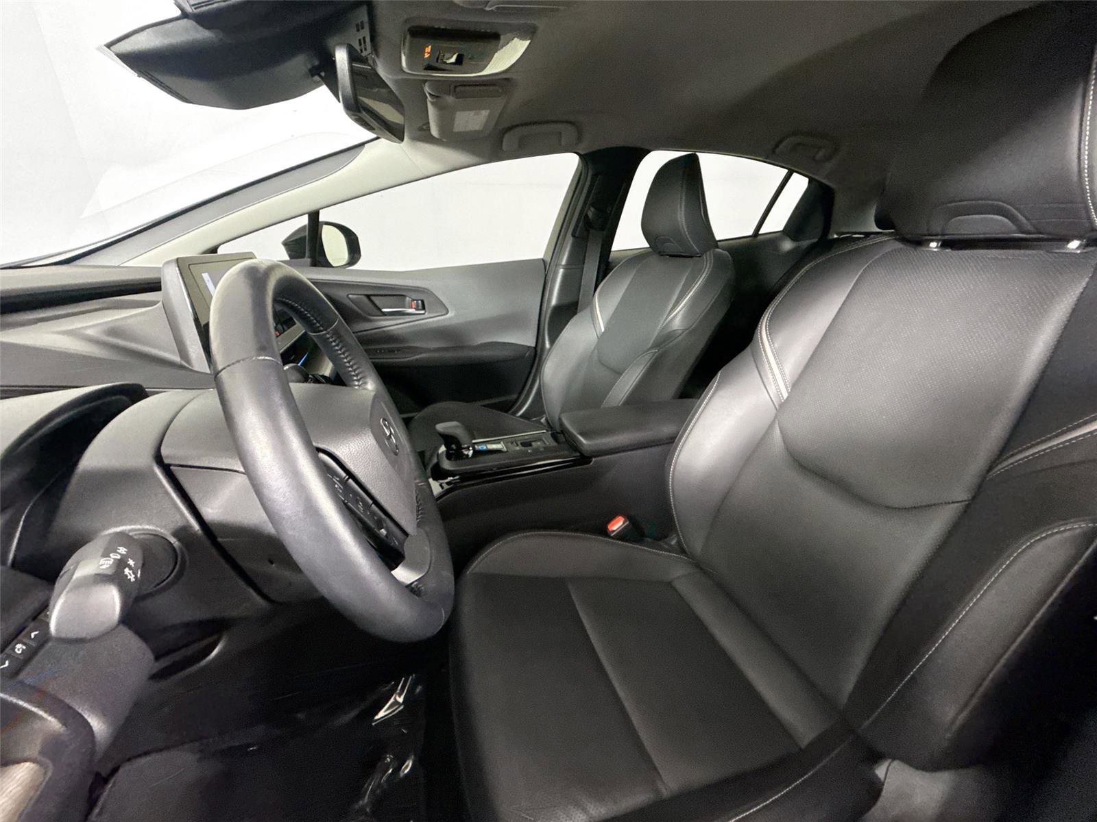 Used 2024 Toyota Prius XLE image 3