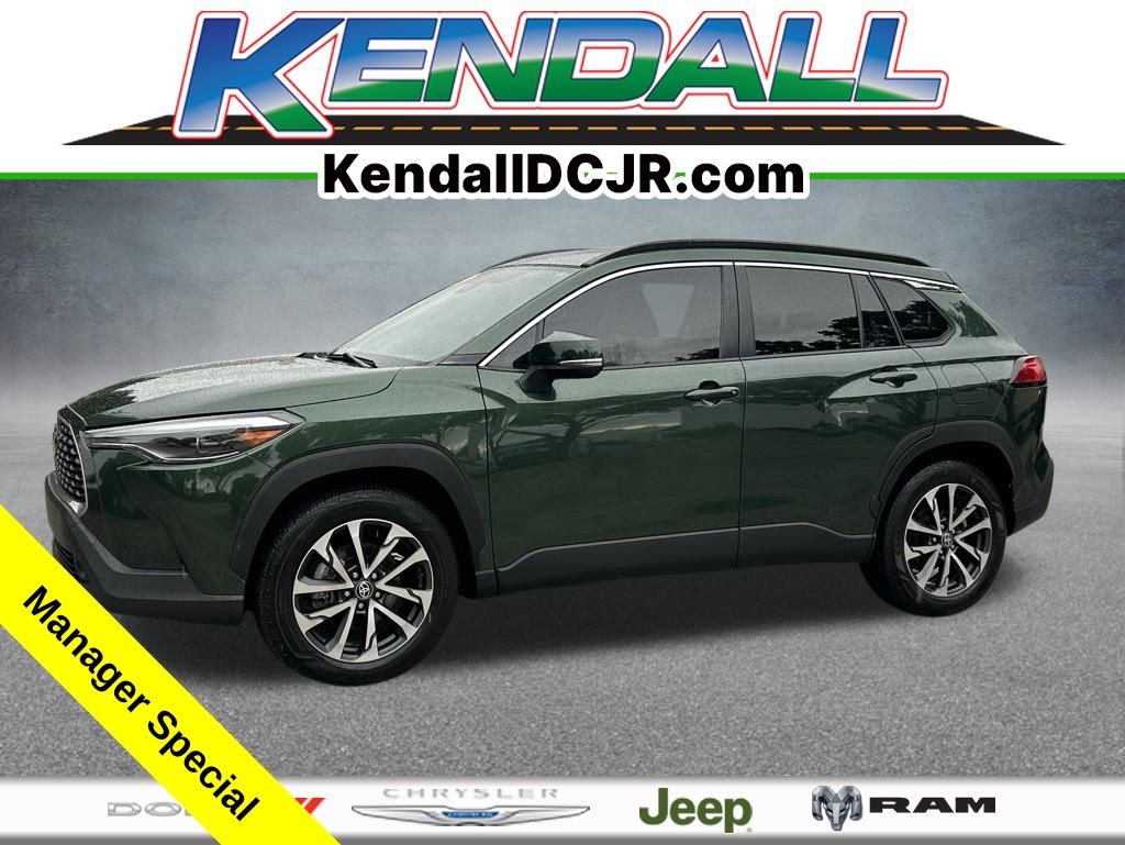 Used 2022 Toyota Corolla Cross XLE image 1