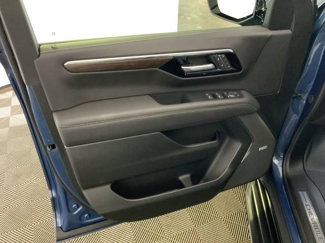 New 2026 Chevrolet Suburban Premier AWD/4WD image 24