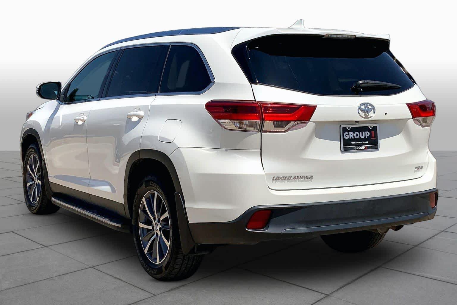 Used 2019 Toyota Highlander XLE FWD image 11
