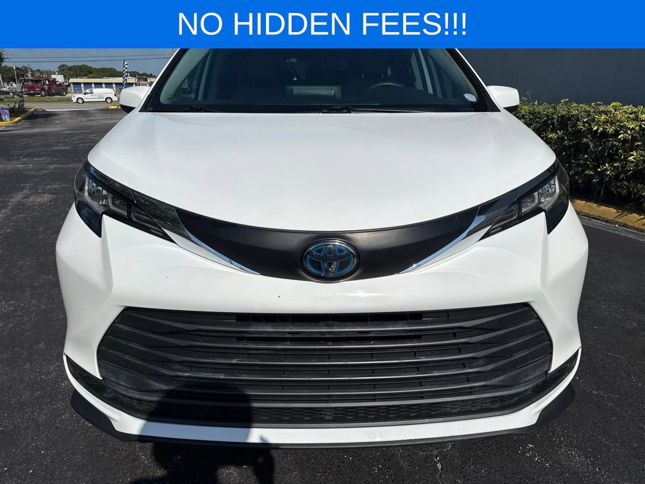 Used 2021 Toyota Sienna LE FWD image 2