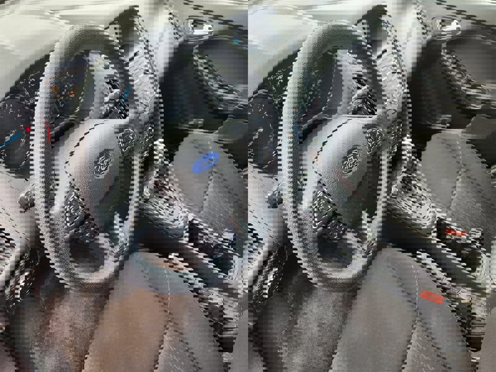 Used 2015 Ford Focus SE image 2