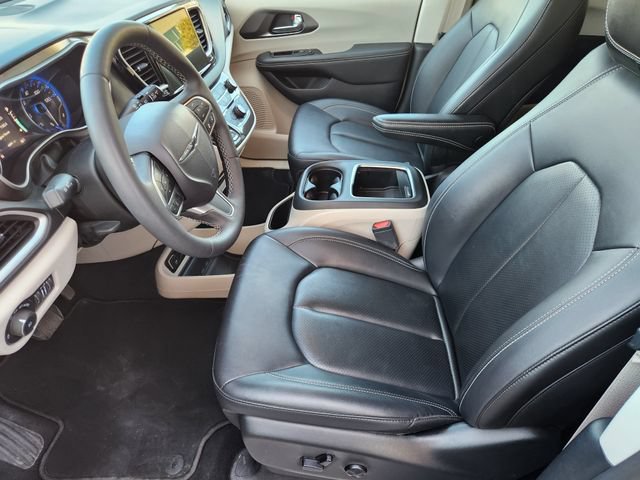 Used 2024 Chrysler Pacifica Touring-L FWD image 10