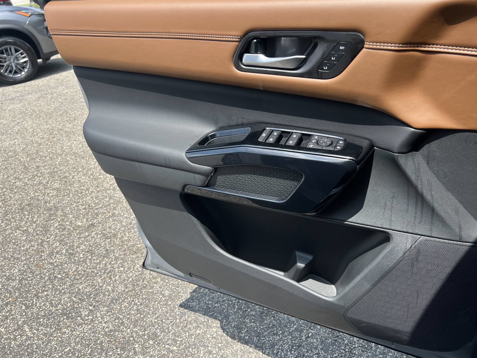 New 2026 Nissan Pathfinder Platinum AWD/4WD image 14