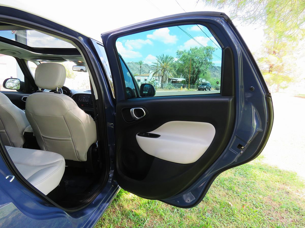 Used 2018 FIAT 500L Lounge image 18