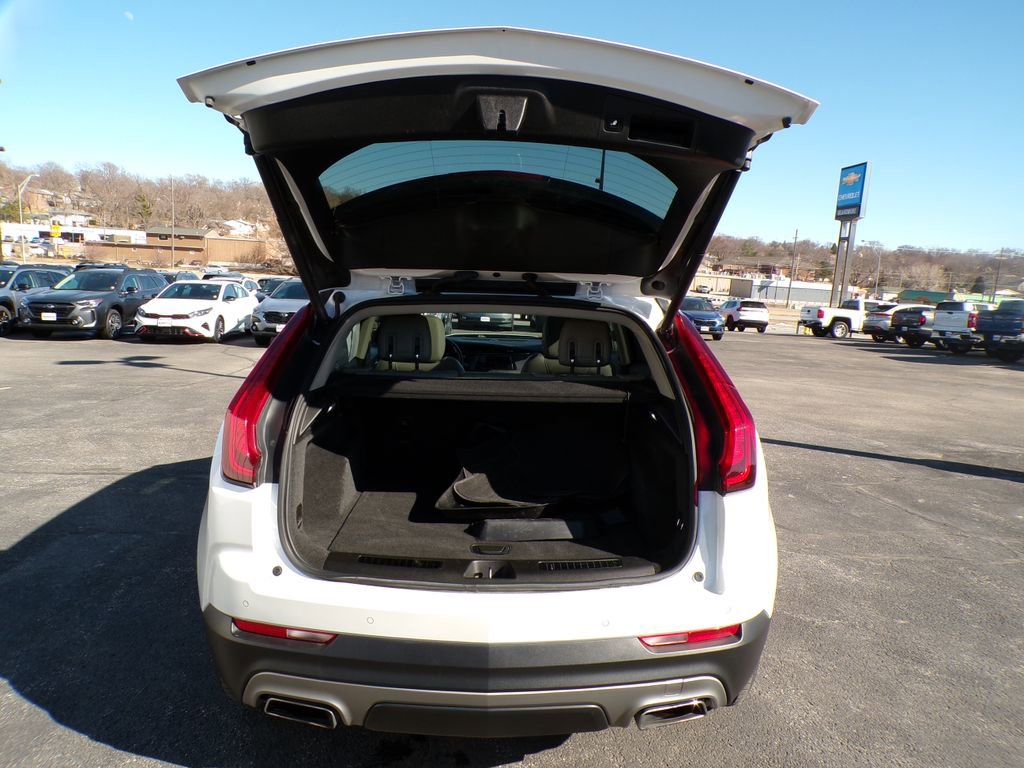 Used 2020 Cadillac XT4 Premium Luxury w/ Cold Weather Package image 8