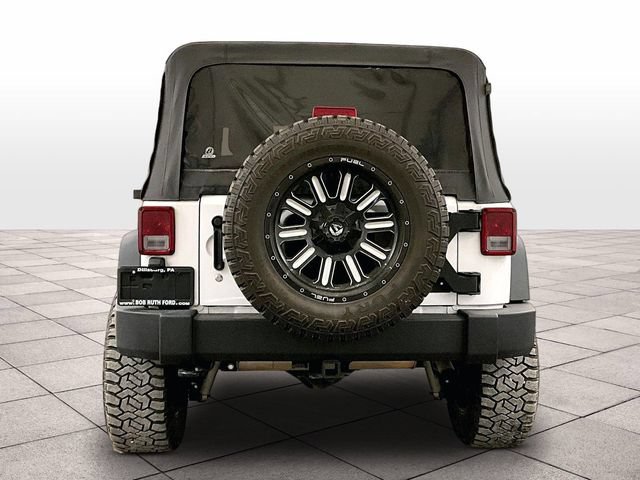 Used 2016 Jeep Wrangler Unlimited Rubicon w/ Connectivity Group AWD/4WD image 4