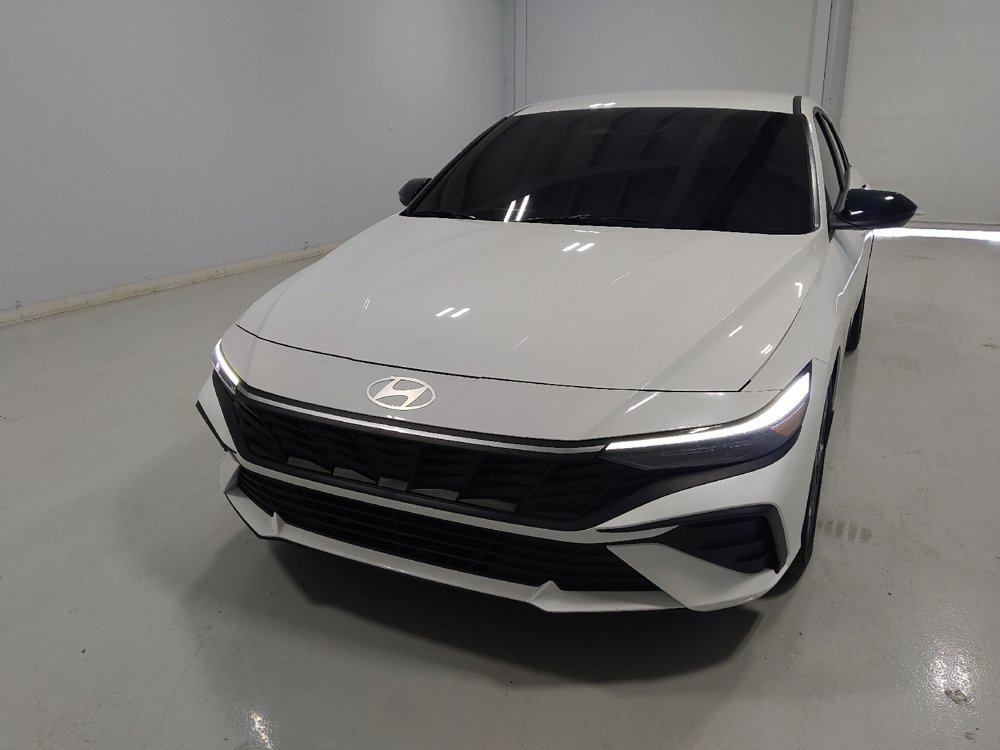 Used 2025 Hyundai Elantra Sport FWD image 15