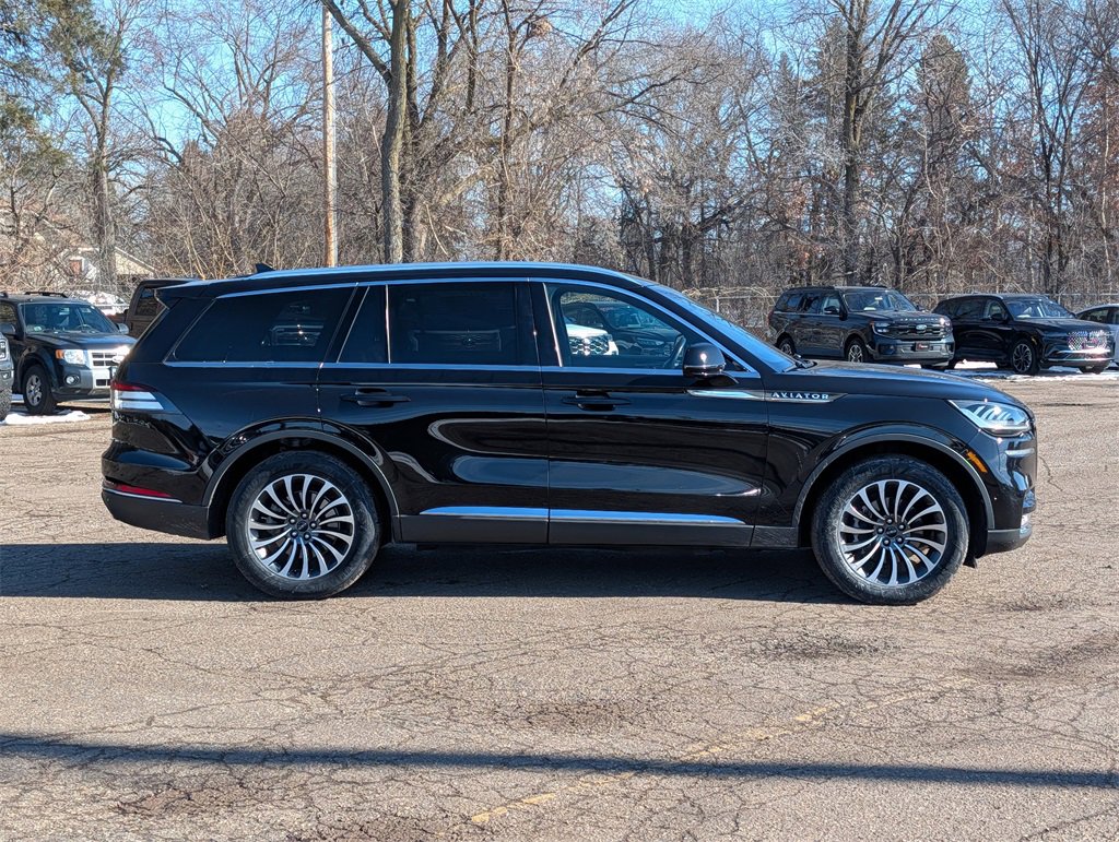 Used 2021 Lincoln Aviator Reserve w/ Equipment Group 201A image 2