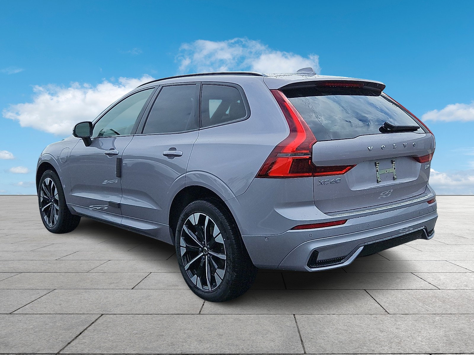 New 2026 Volvo XC60 T8 Plus w/ Protection Package Premier AWD/4WD image 4