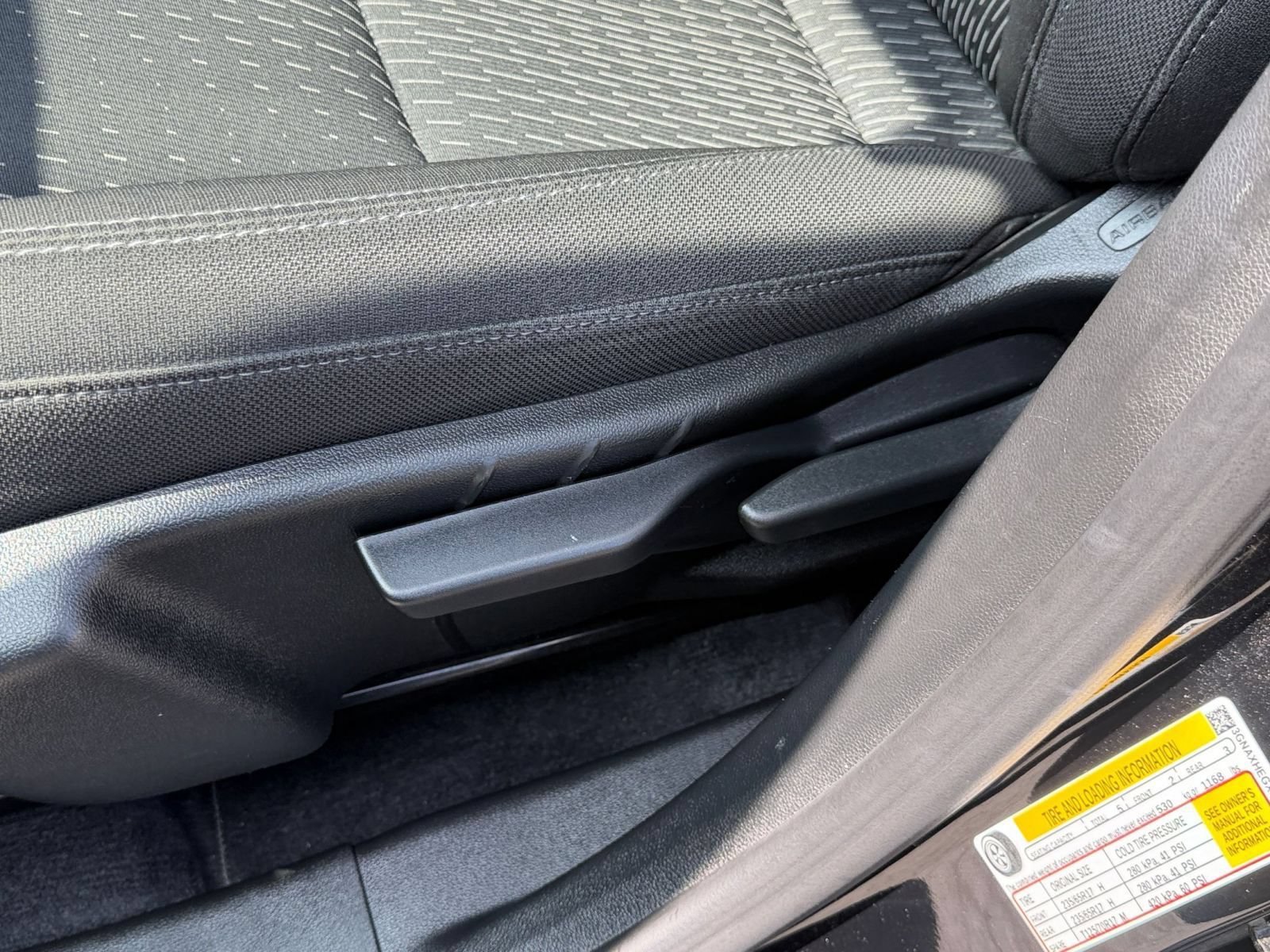 Used 2025 Chevrolet Equinox LT FWD image 21