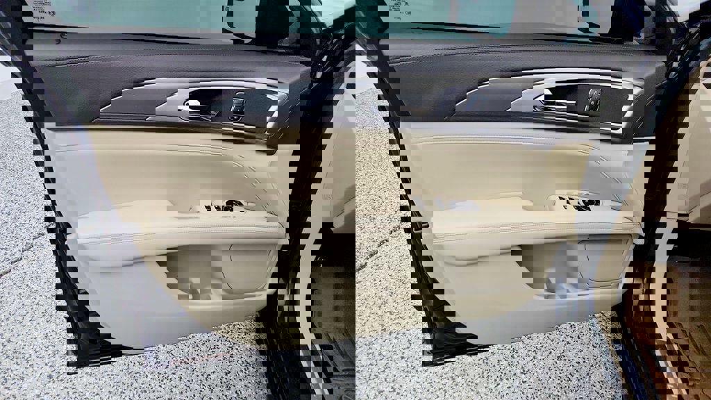 Used 2017 Lincoln MKZ Premiere image 10