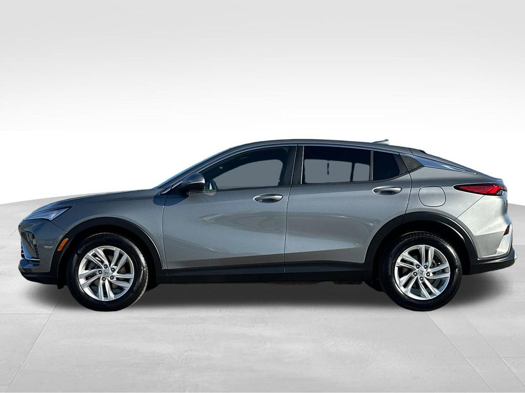 Used 2025 Buick Envista Preferred FWD image 2