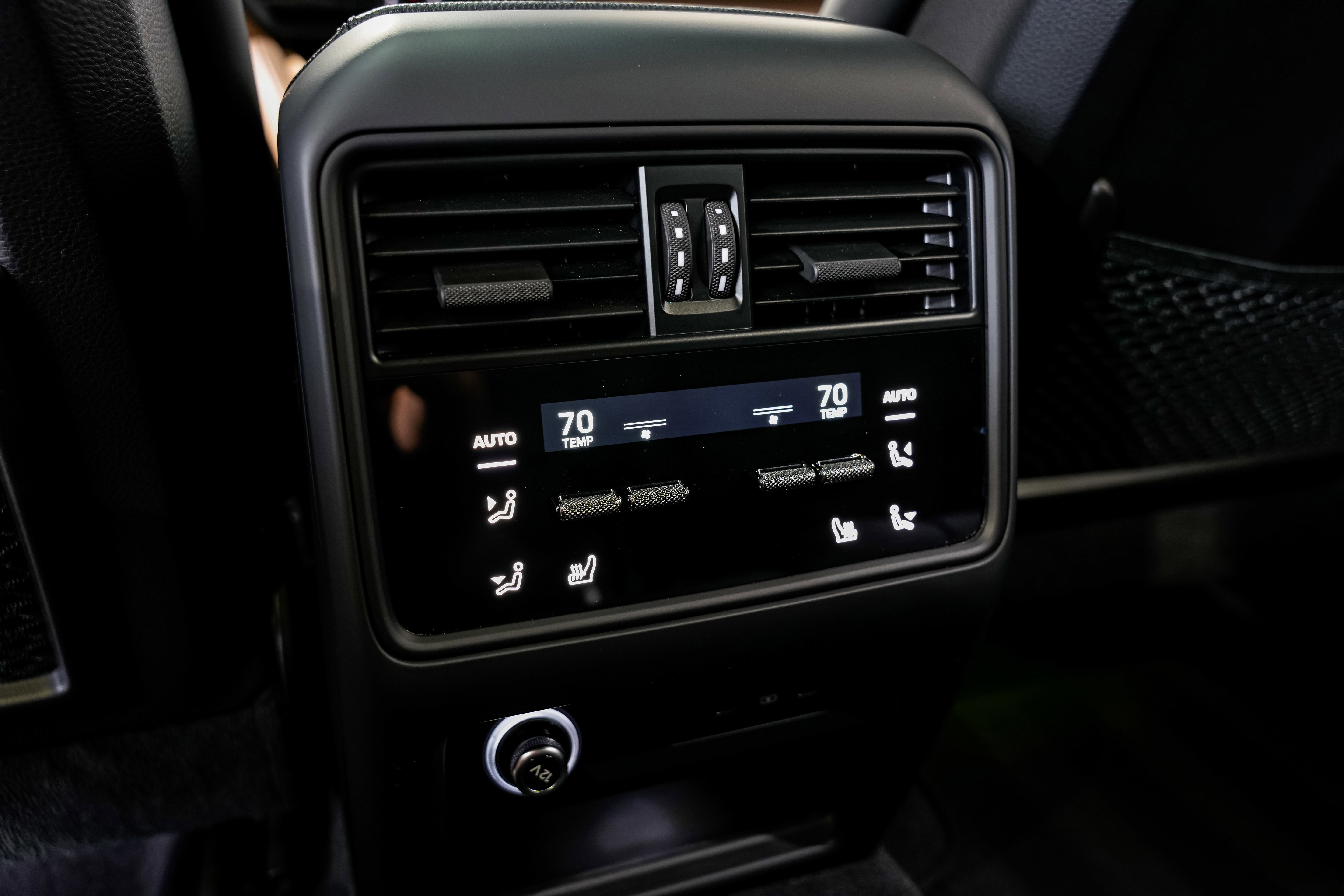 Used 2024 Porsche Cayenne Coupe w/ Premium Package Plus image 35