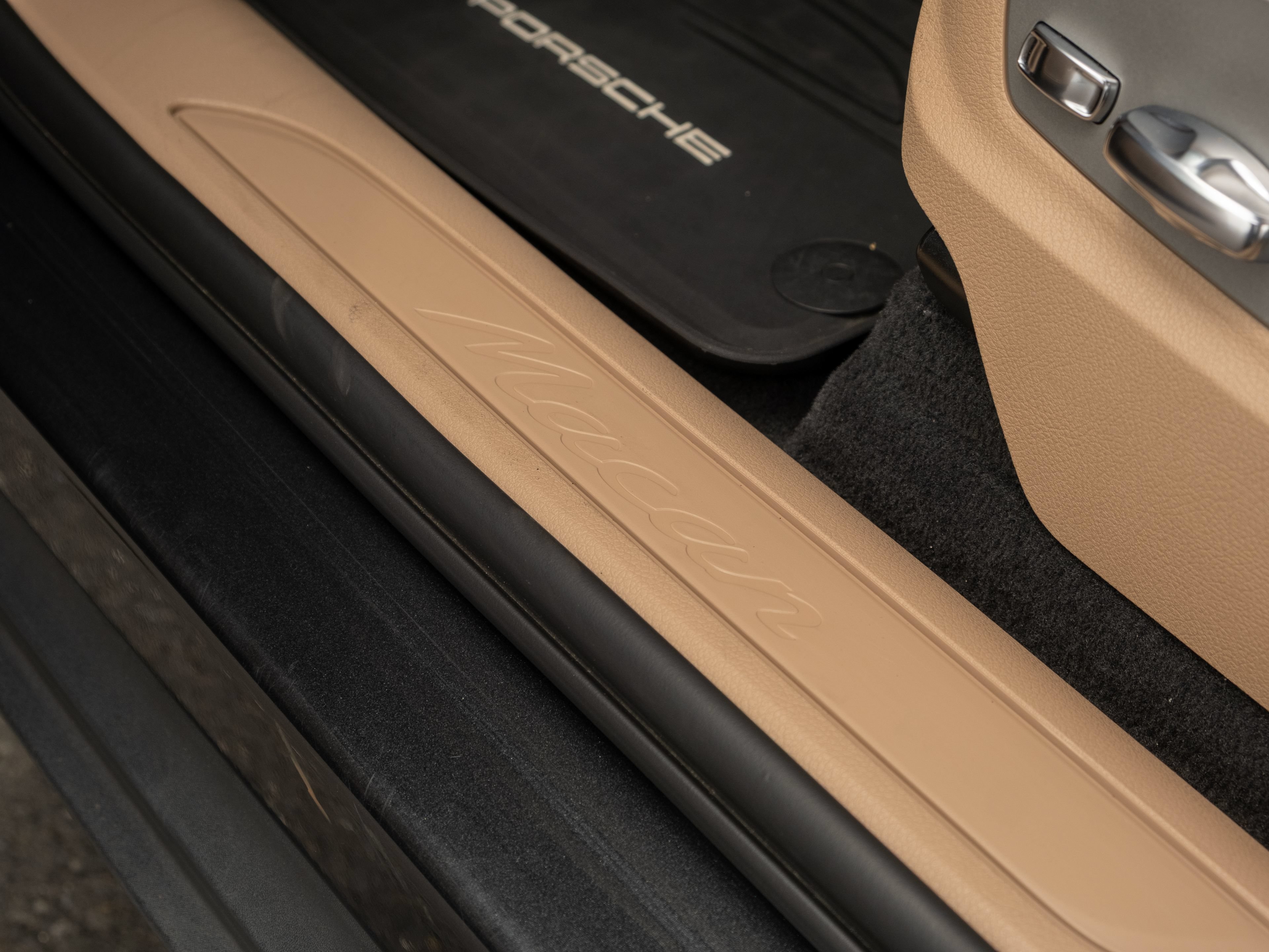 Certified 2023 Porsche Macan AWD/4WD image 38