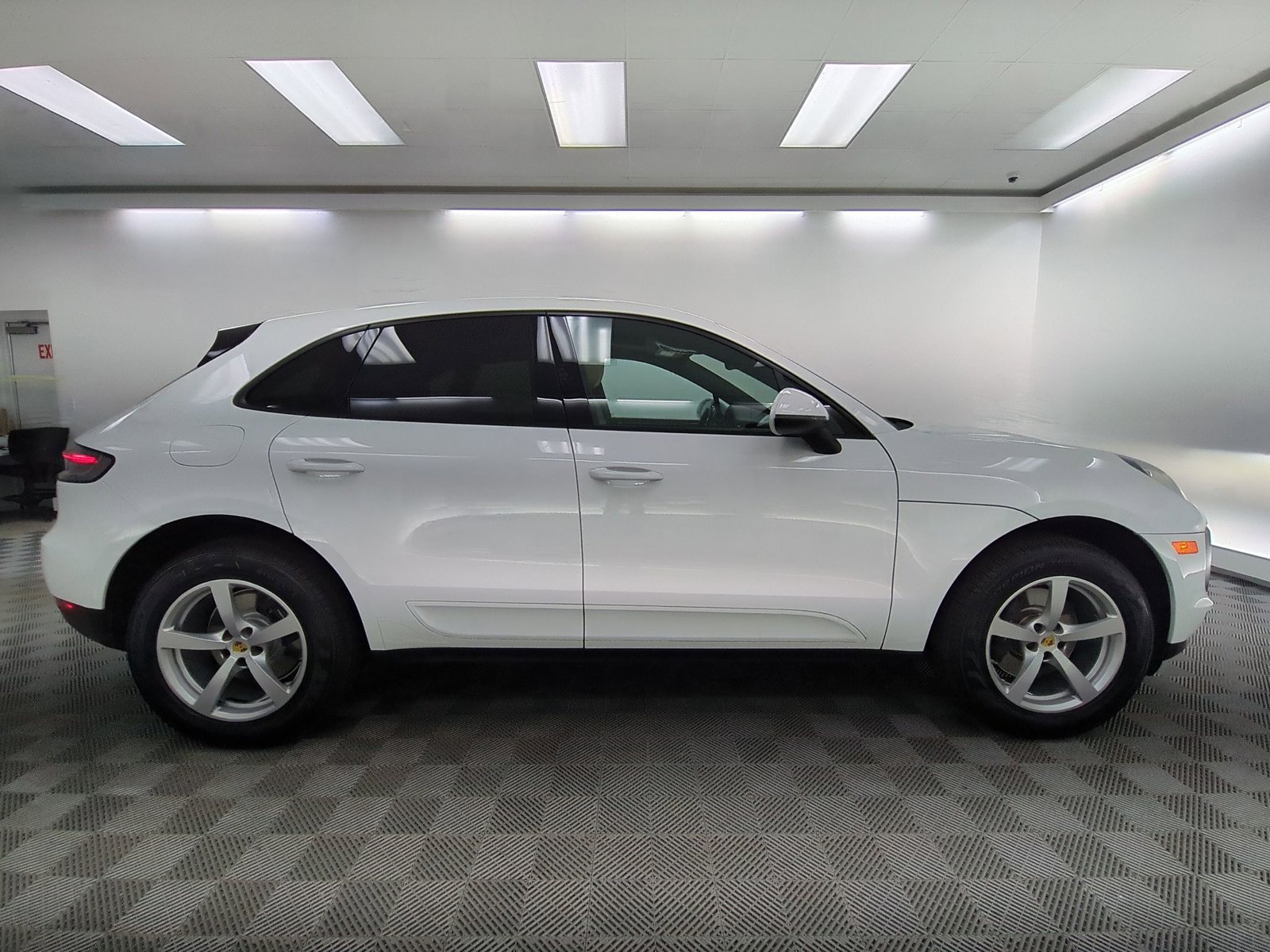Certified 2020 Porsche Macan AWD/4WD image 8