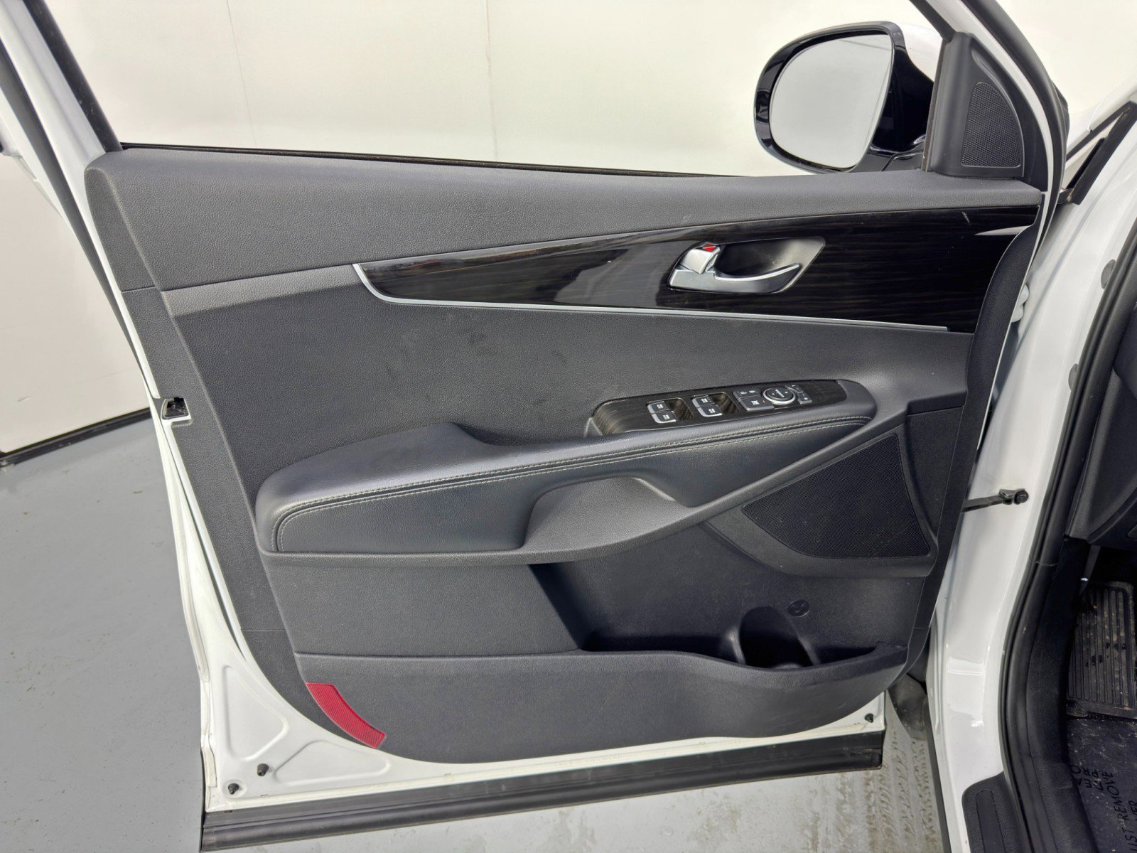 Used 2020 Kia Sorento LX image 33