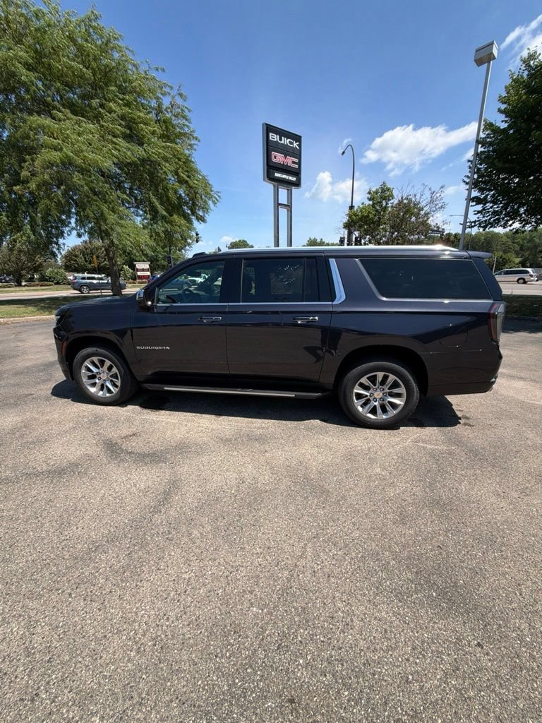 Used 2025 Chevrolet Suburban Premier AWD/4WD image 19