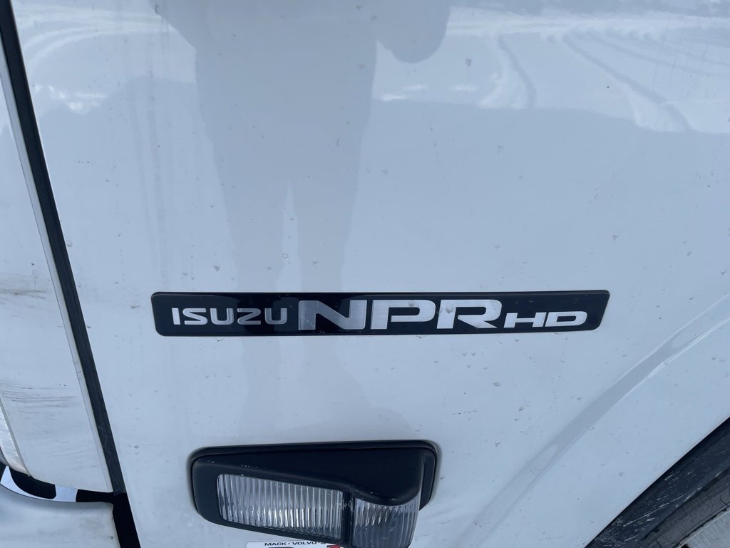 Used 2020 Isuzu NPR image 9