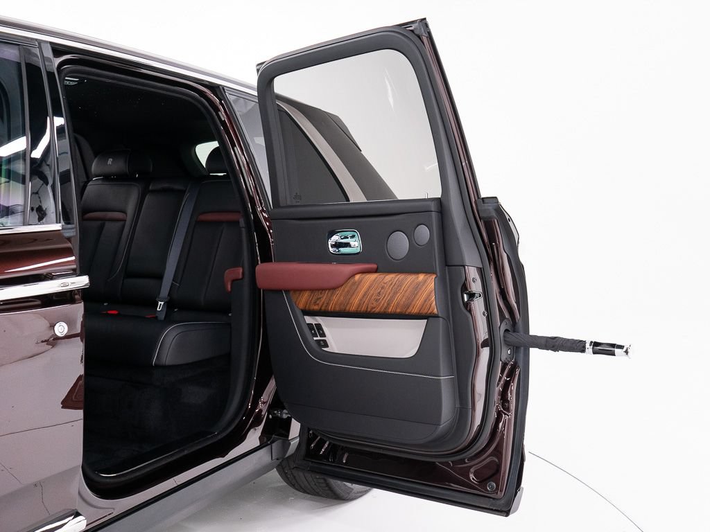 Certified 2023 Rolls-Royce Cullinan AWD/4WD image 30