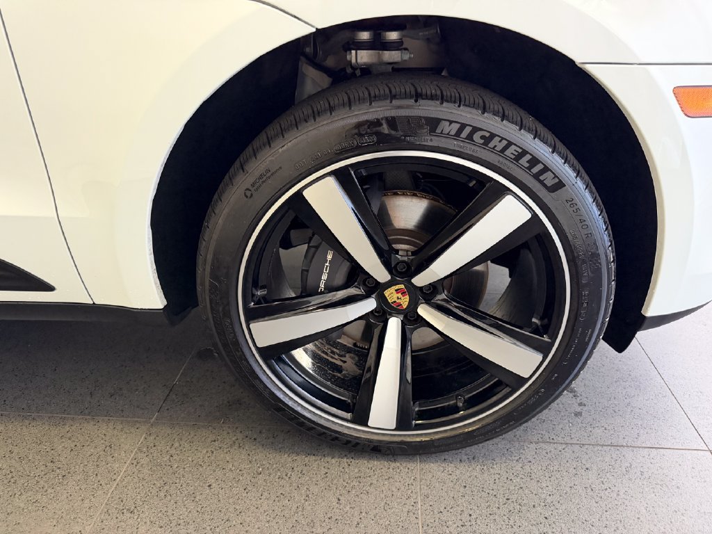 Certified 2026 Porsche Macan AWD/4WD image 13