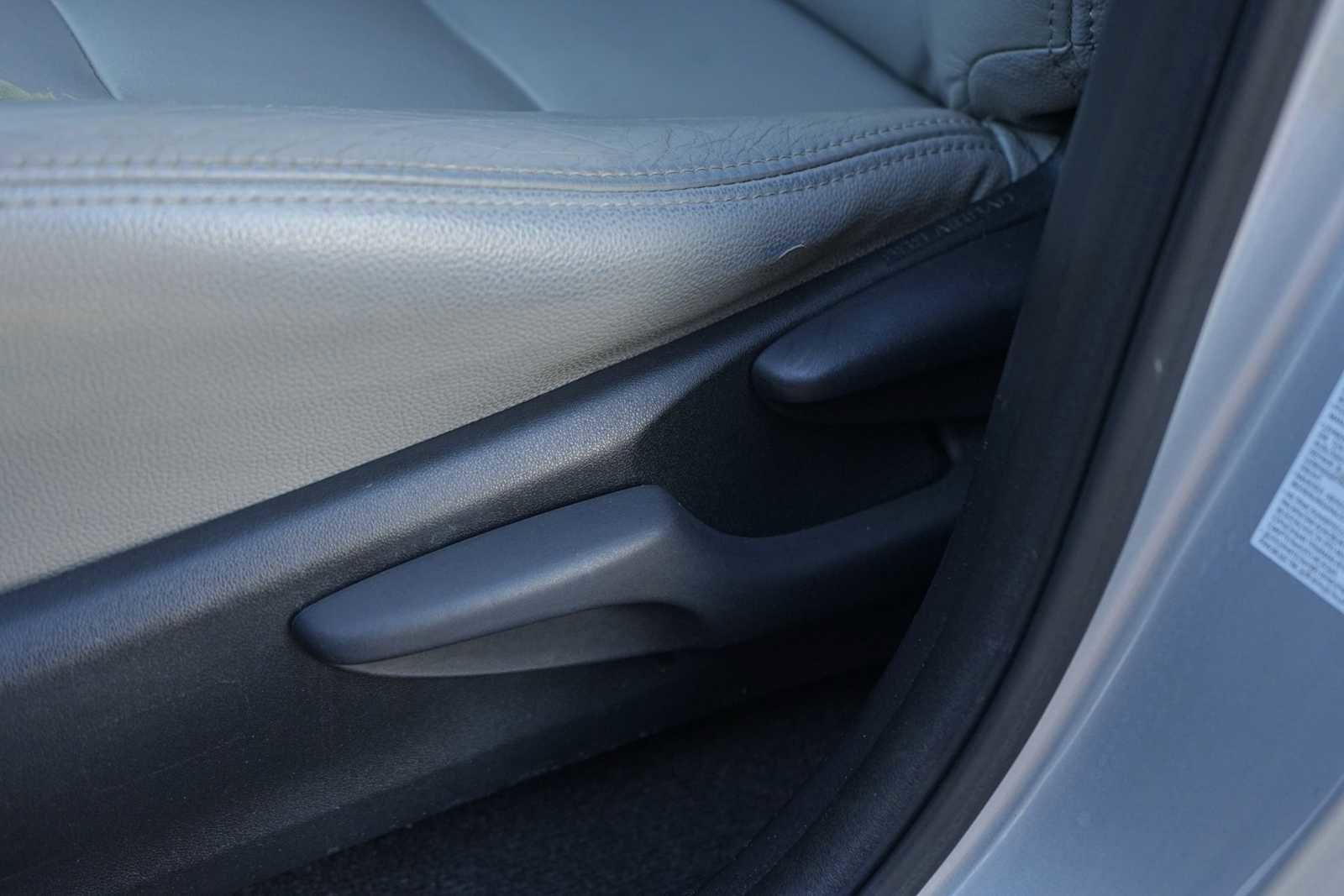 Used 2015 Toyota RAV4 LE image 12