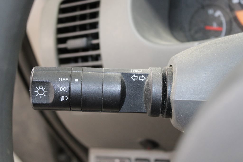 Used 2019 Nissan Frontier SV image 22