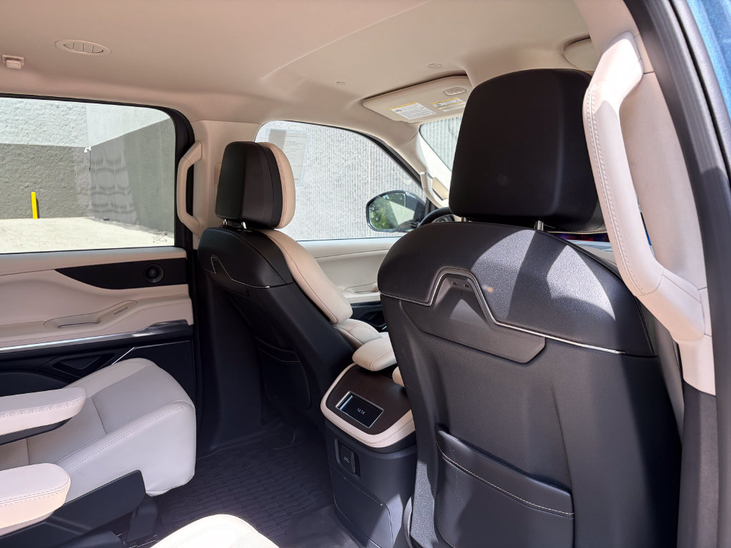 New 2027 Lincoln Navigator Premiere AWD/4WD image 29