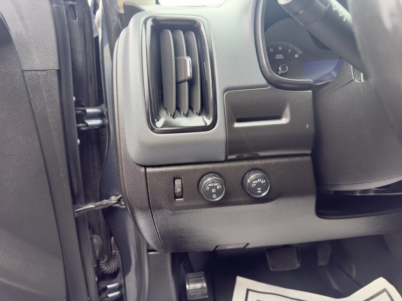 Used 2019 Chevrolet Colorado Z71 AWD/4WD image 15