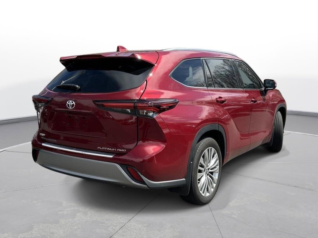 Used 2024 Toyota Highlander Platinum image 6