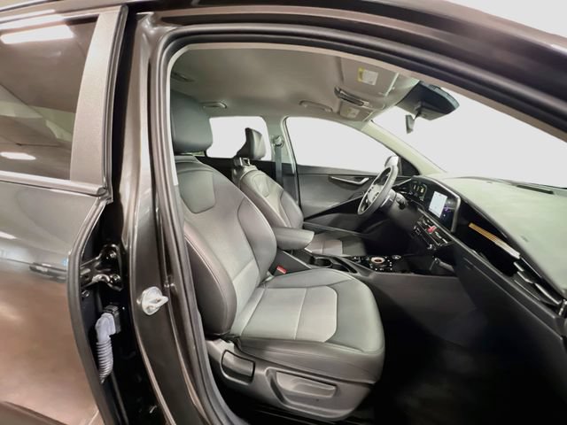 Used 2025 Kia Niro EX FWD image 28