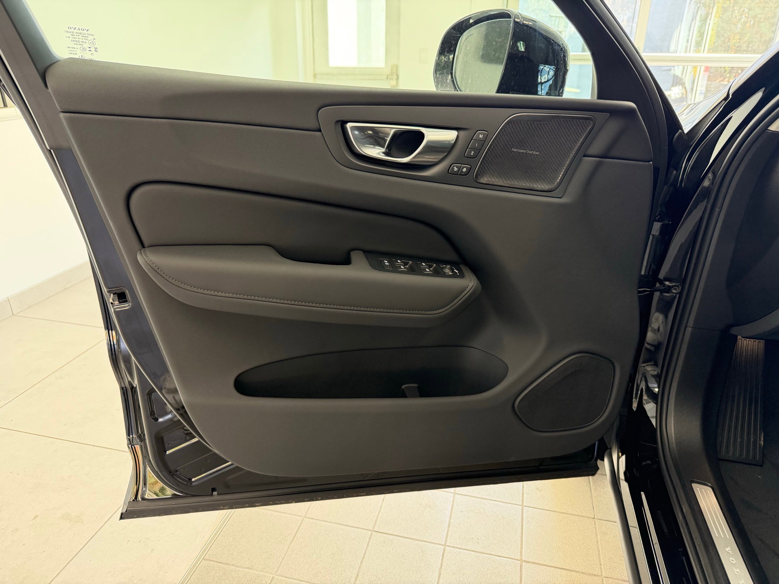 New 2026 Volvo XC60 B5 Ultra w/ Protection Package Premier AWD/4WD image 14