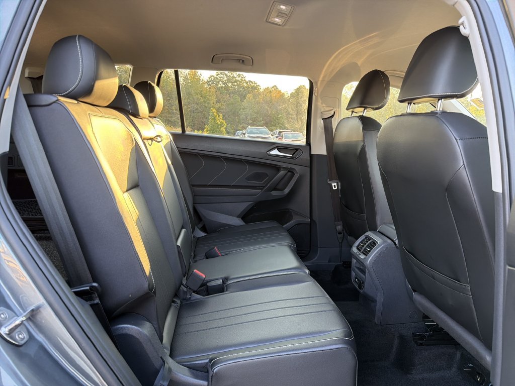 Used 2024 Volkswagen Tiguan SE FWD image 16