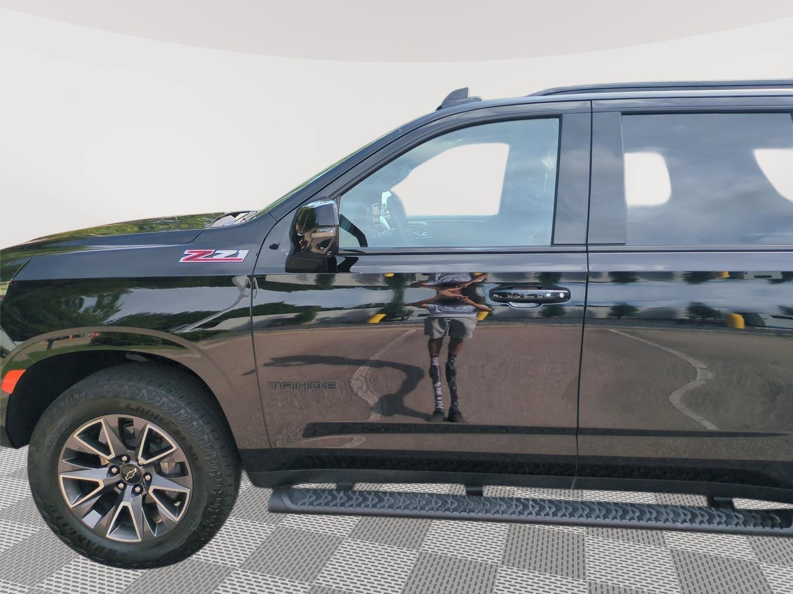 Used 2024 Chevrolet Tahoe Z71 w/ Luxury Package AWD/4WD image 12
