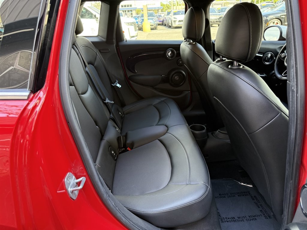 Used 2020 MINI Cooper 4-Door Hardtop w/ Premium Package FWD image 16