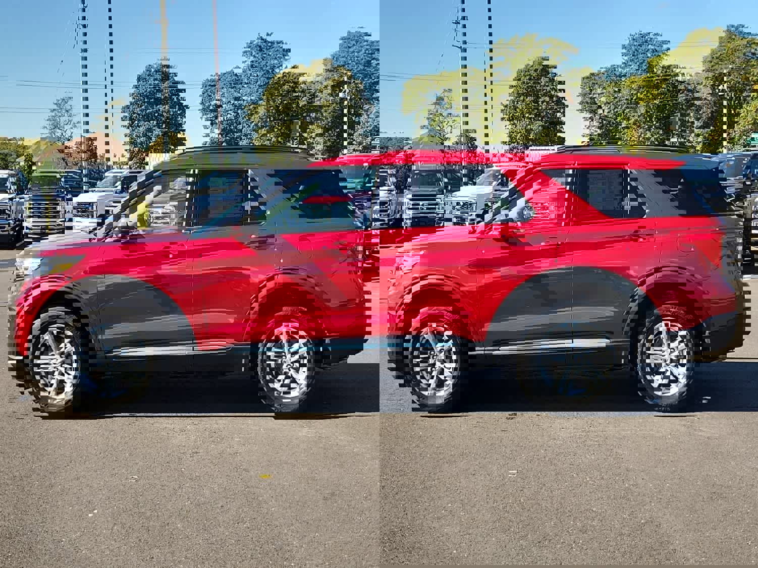 Used 2023 Ford Explorer XLT w/ Equipment Group 202A image 5