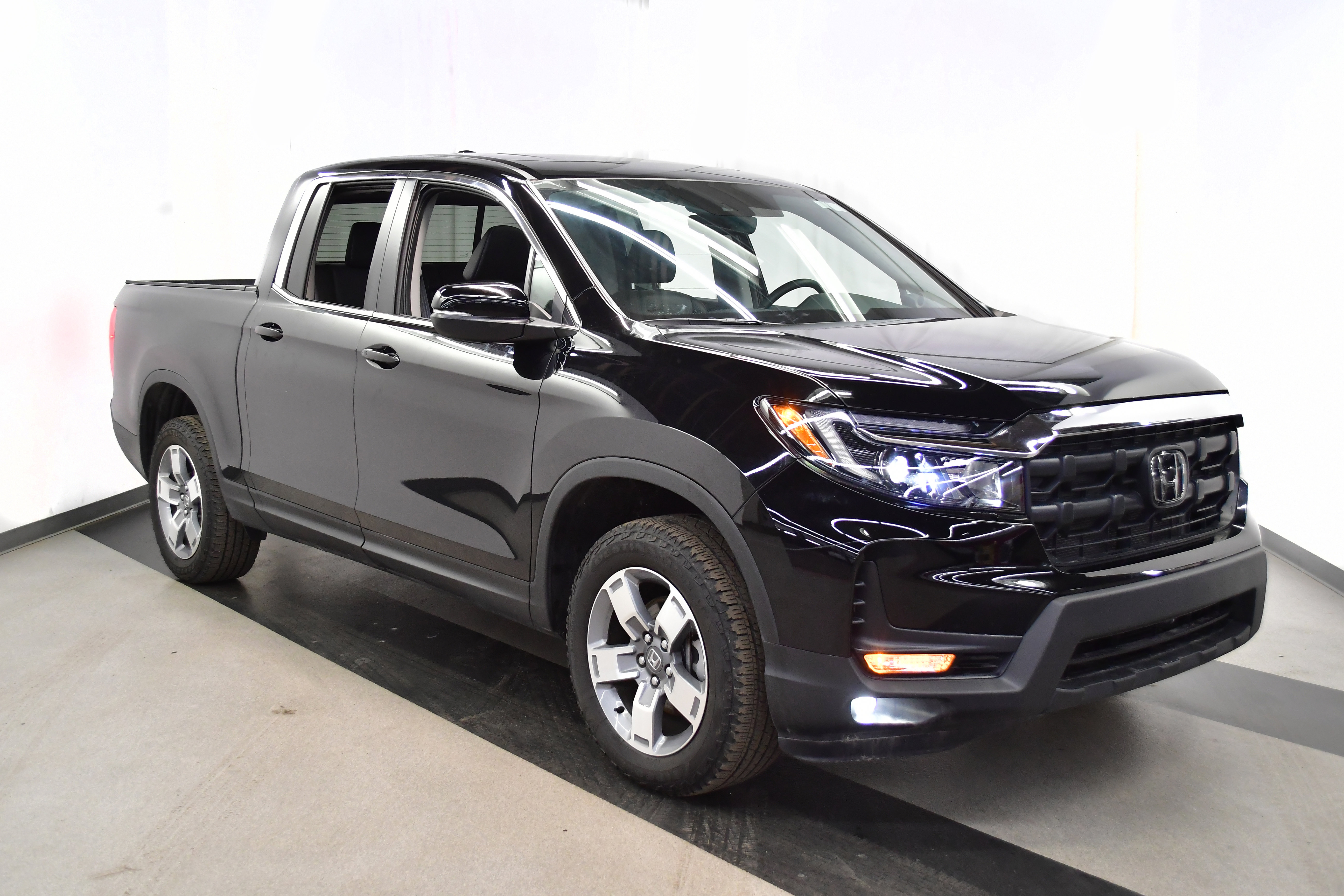 Used 2025 Honda Ridgeline RTL image 2