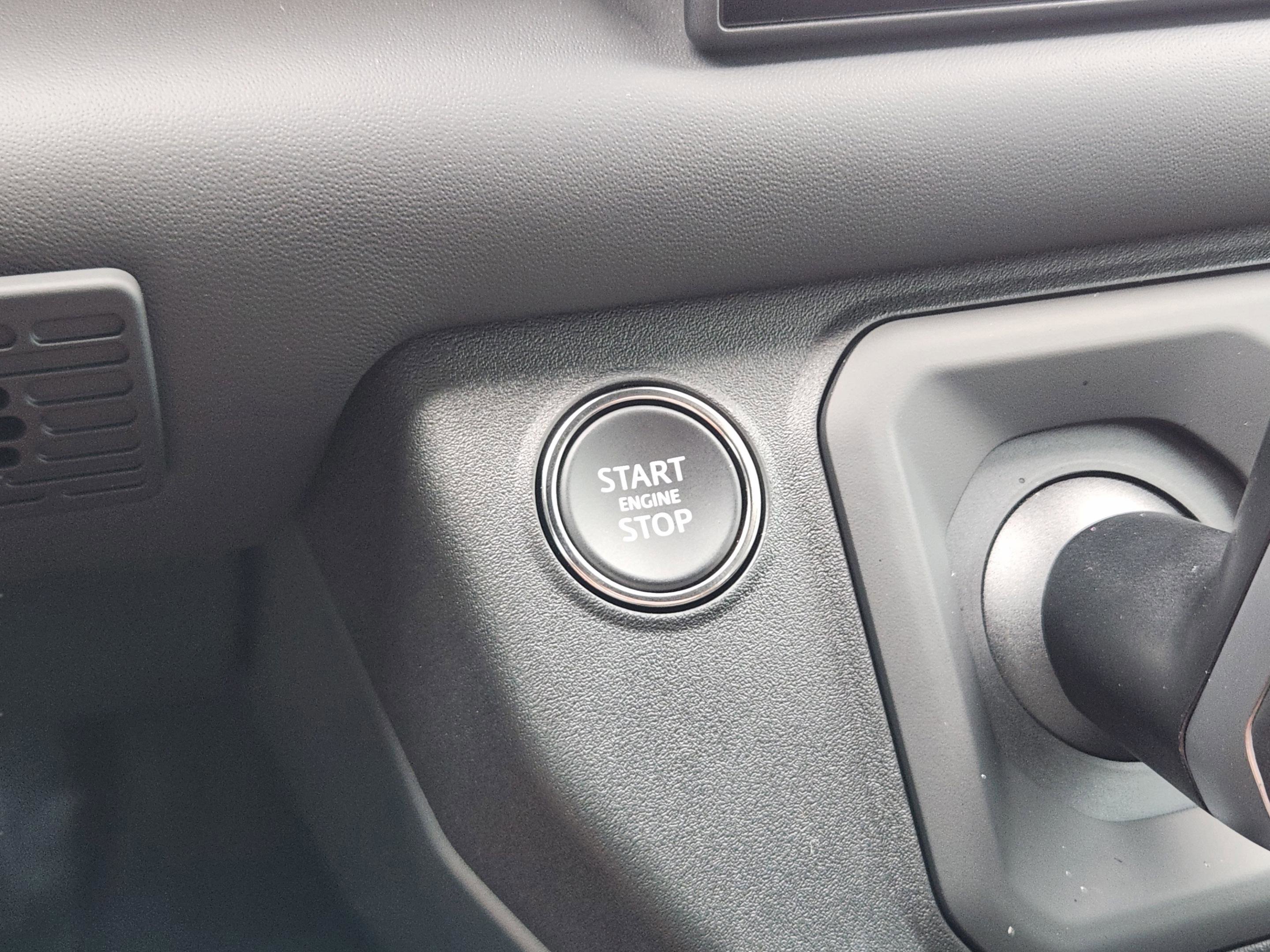 Certified 2025 Land Rover Defender 110 X-Dynamic SE image 16