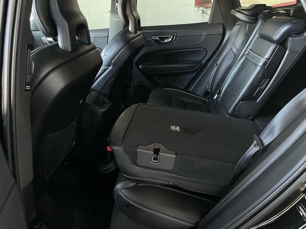 Used 2018 Volvo XC60 T6 R-Design w/ Convenience Package image 17