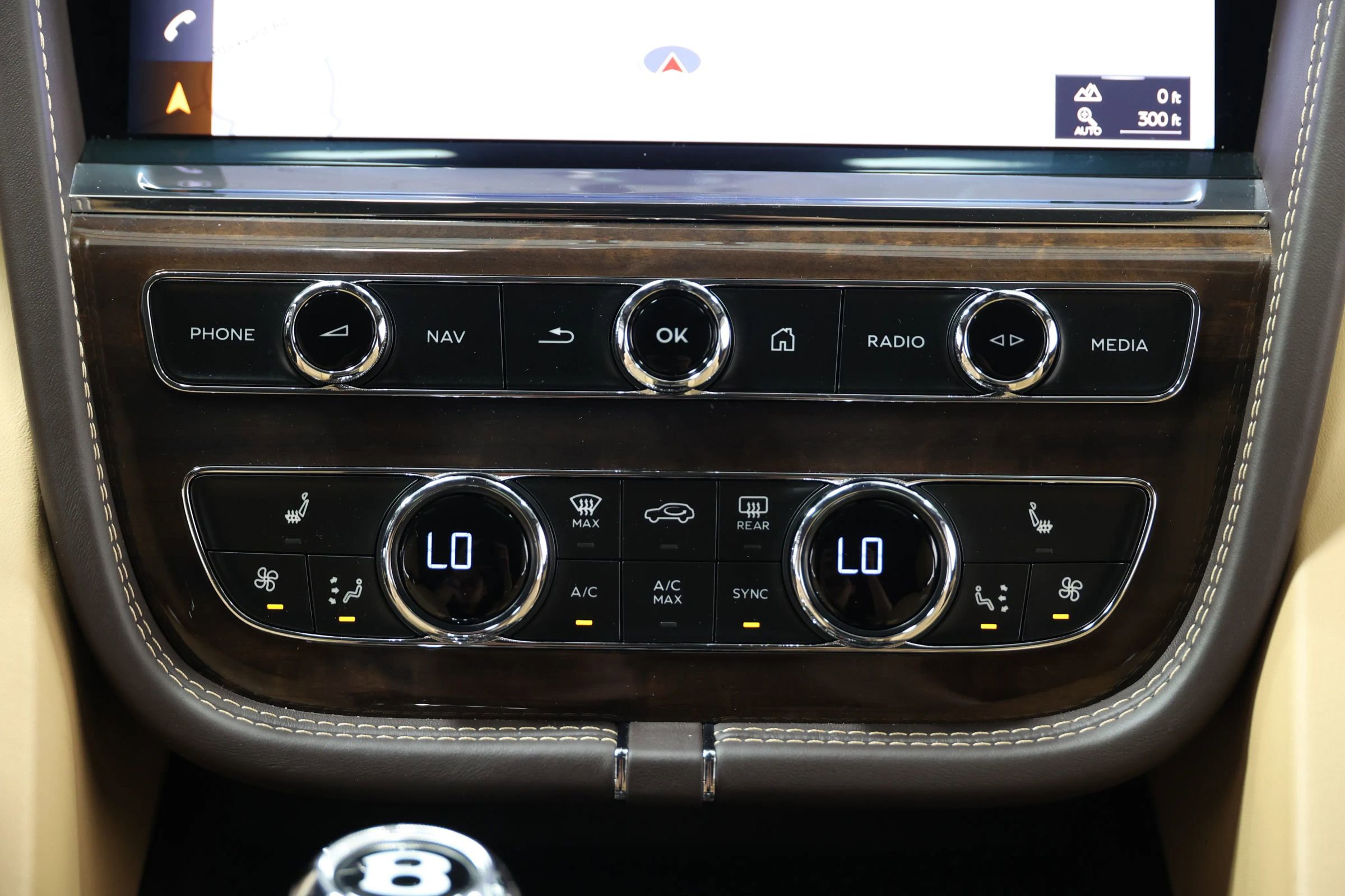 Used 2021 Bentley Bentayga AWD/4WD image 40