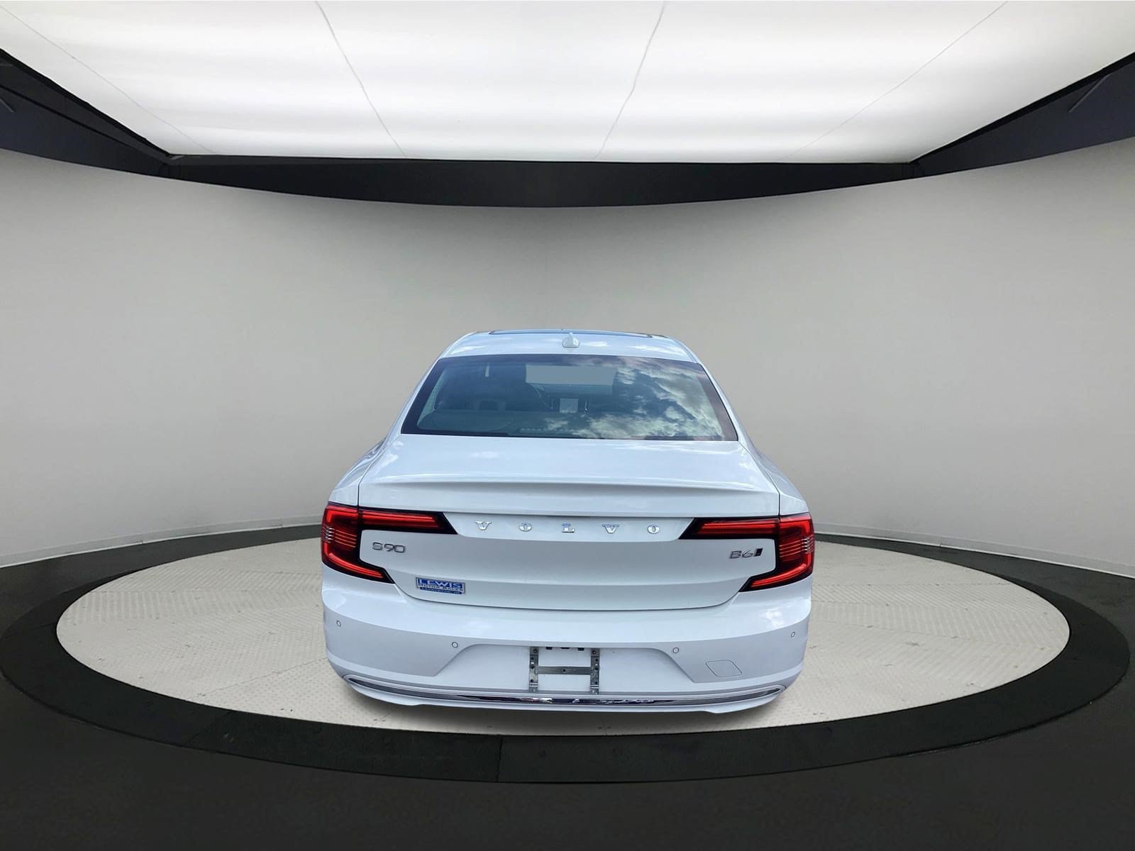 Used 2023 Volvo S90 B6 Plus AWD/4WD image 7