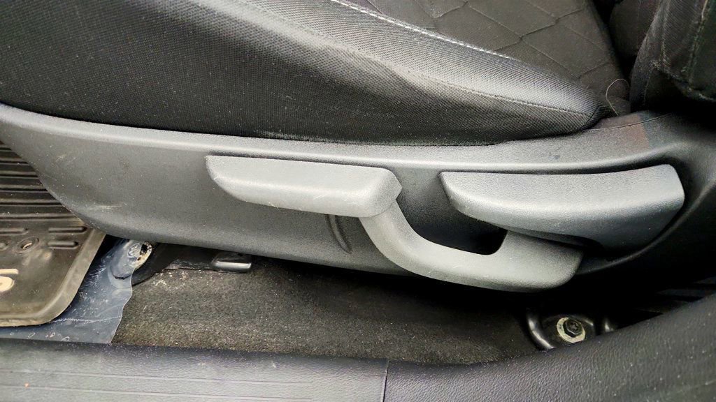 Used 2019 Nissan Kicks SV image 11