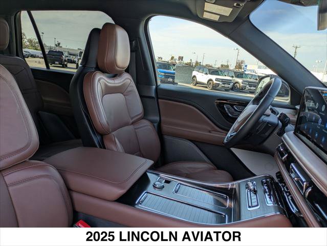 Used 2025 Lincoln Aviator Reserve w/ Equipment Group 201A AWD/4WD image 25