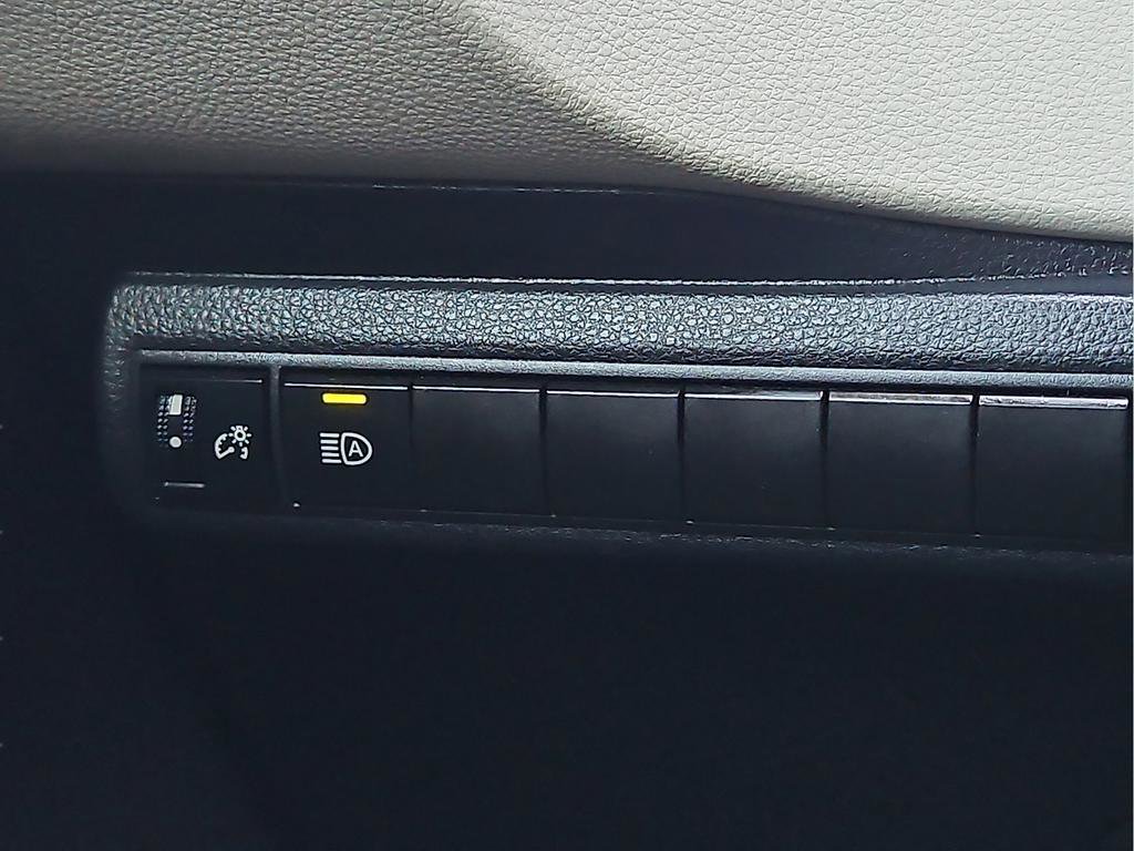 Used 2020 Toyota Corolla LE image 15