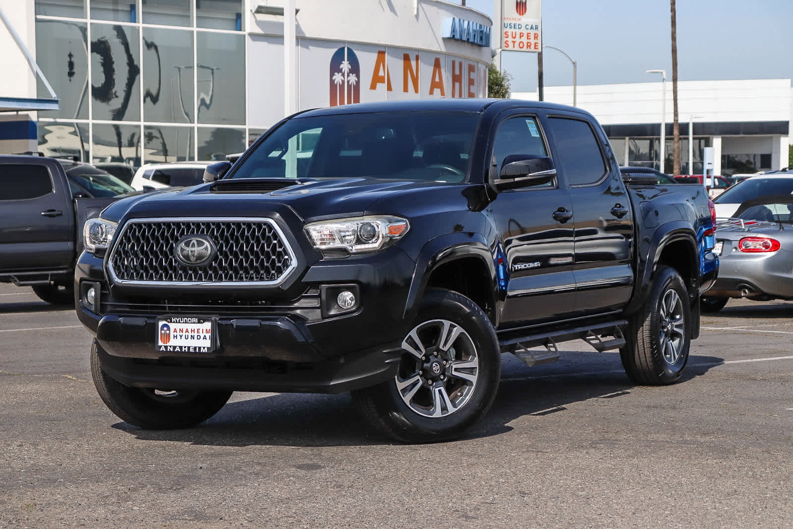 Used 2018 Toyota Tacoma TRD Sport w/ Technology Package image 1