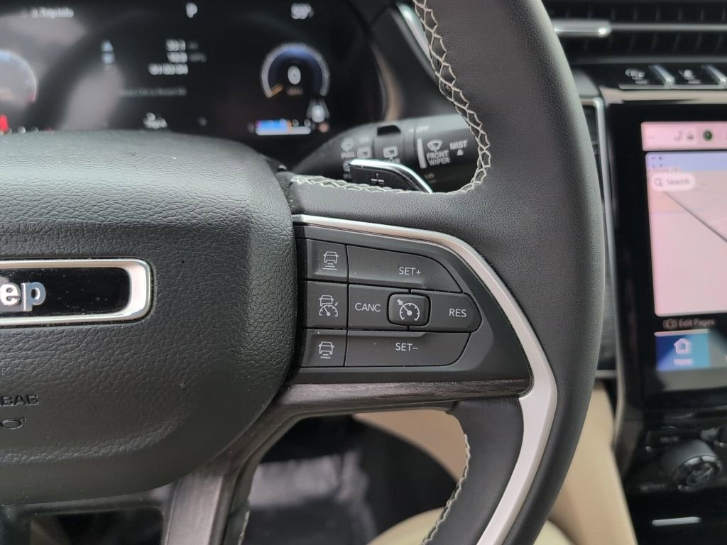 Used 2023 Jeep Grand Cherokee Limited image 29