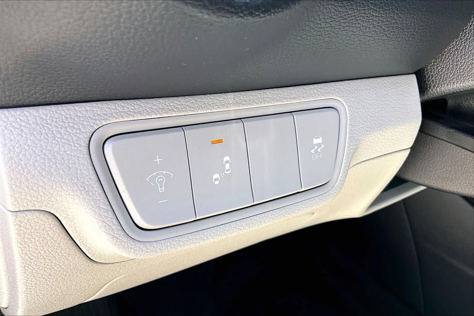 Used 2022 Kia Forte LXS w/ LXS Technology Package FWD image 31