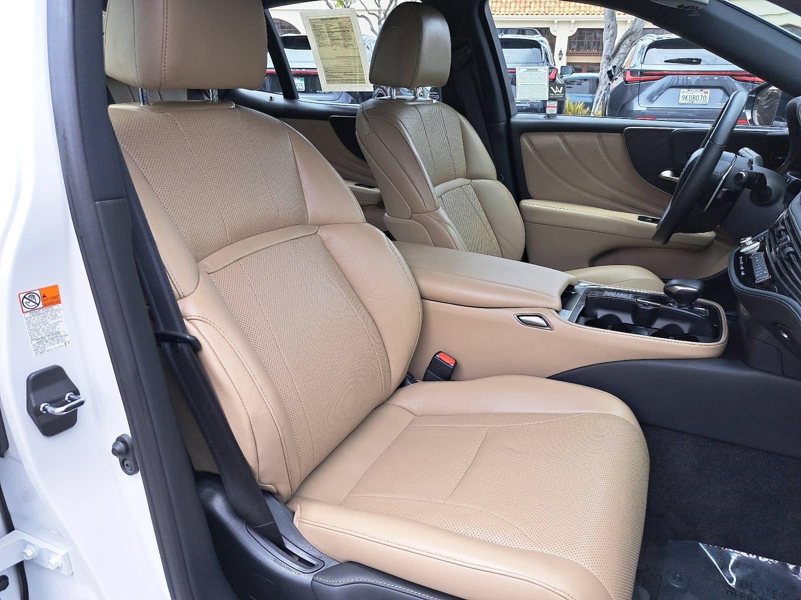 Used 2023 Lexus LS 500 w/ Accessory Package (Z1) RWD image 10