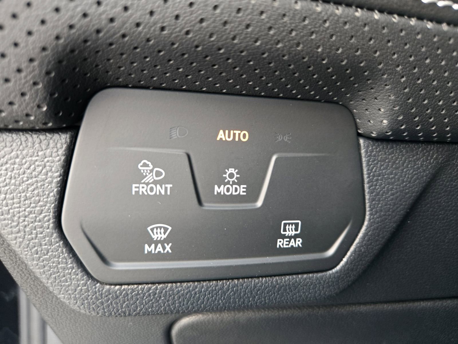 New 2026 Volkswagen Atlas SE image 16